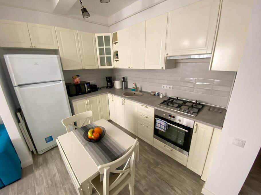Cozy Central Apartment With 2 Rooms Букурещ Екстериор снимка